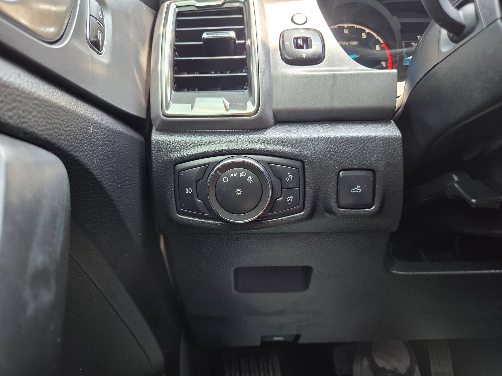 Used 2022 Ford Ranger XLT w/ Equipment Group 301A Mid RWD image 43