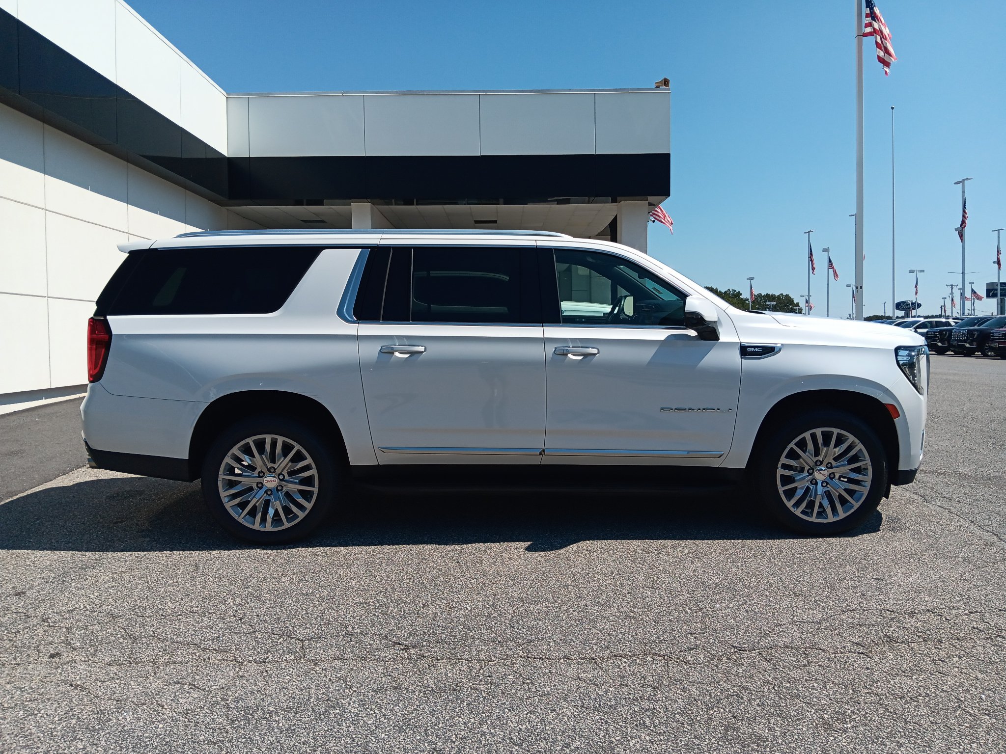 Used 2024 GMC Yukon XL Denali w/ LPO, Floor Liner Package AWD/4WD image 7