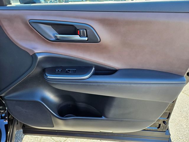 Used 2023 Toyota Crown Limited image 27