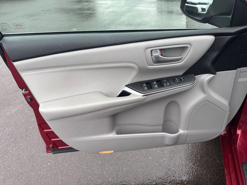Used 2017 Toyota Camry XLE image 16