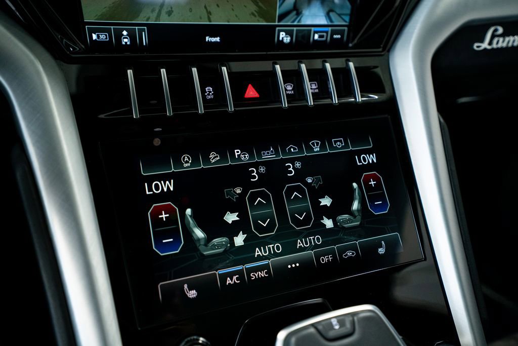Used 2021 Lamborghini Urus AWD/4WD image 47