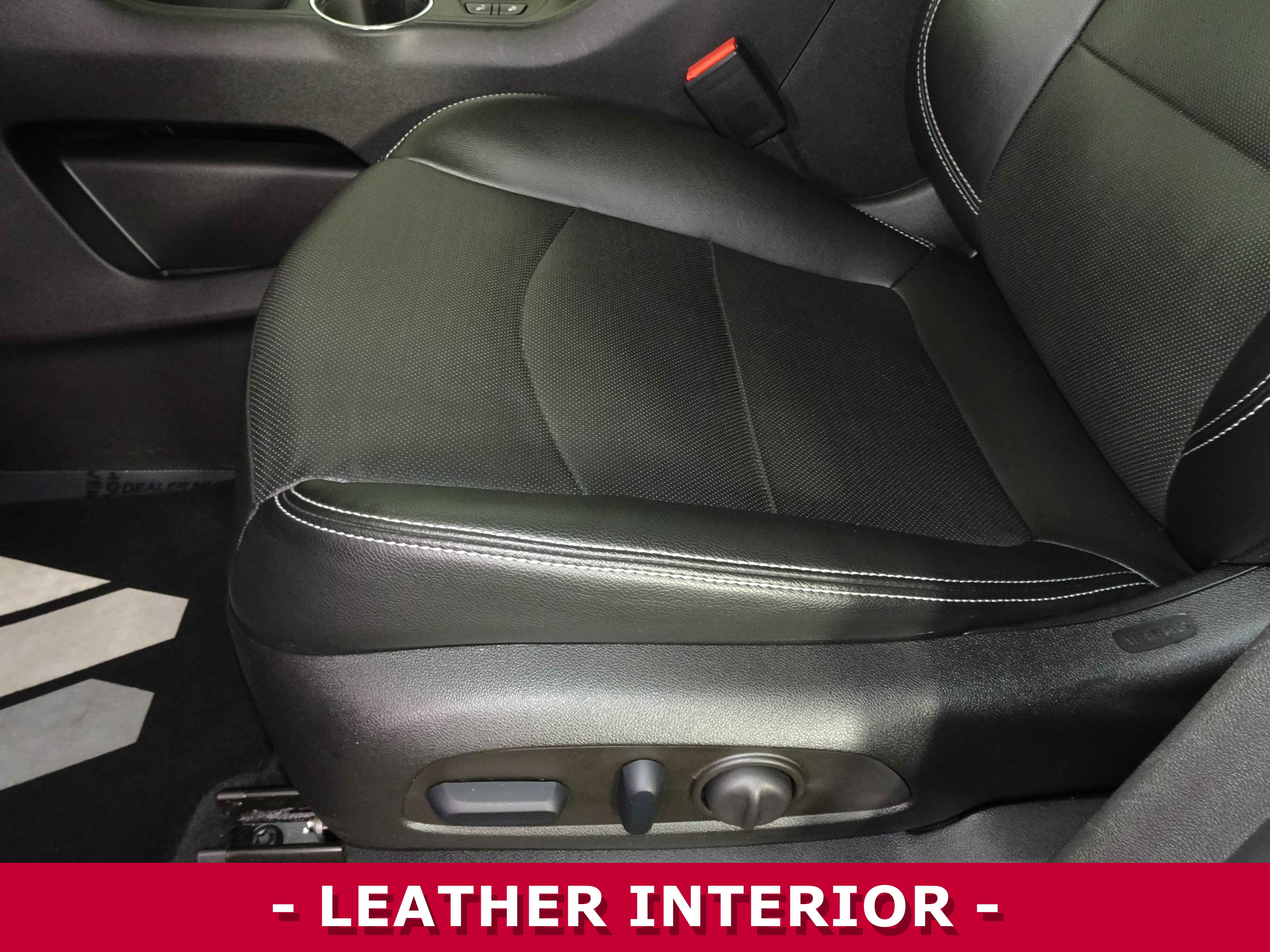 Used 2023 GMC Terrain SLT w/ LPO, Floor Liner Package image 9