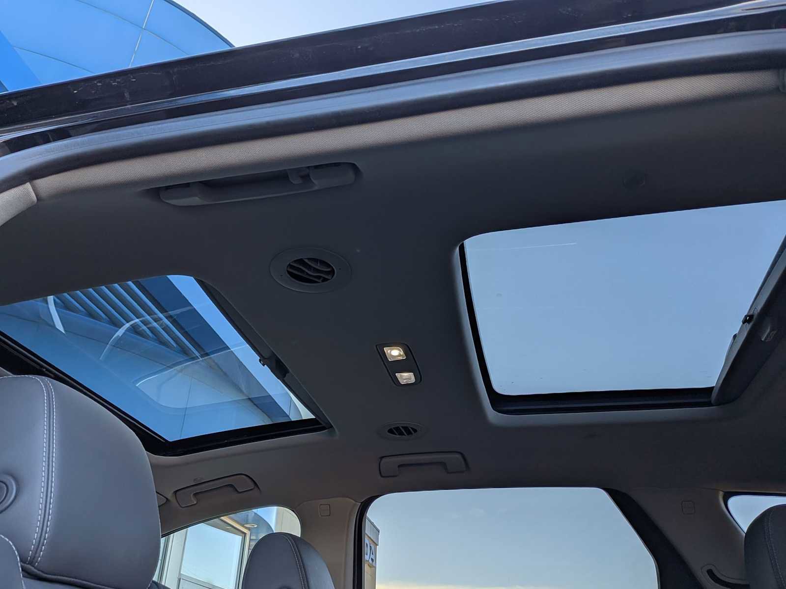 Used 2020 Buick Enclave Essence w/ Sound and Sites Package image 17