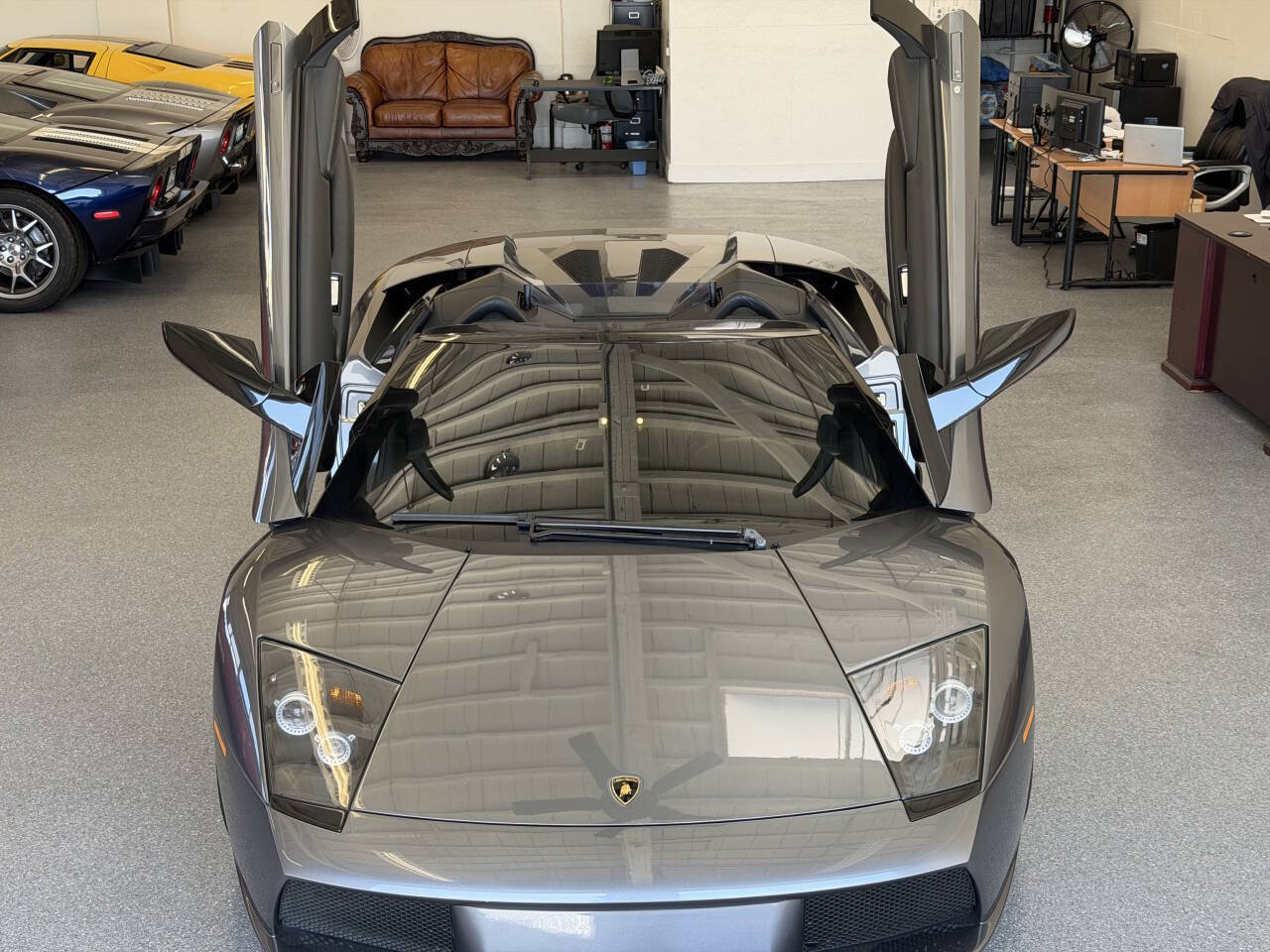 Used 2006 Lamborghini Murcielago Roadster AWD/4WD image 4