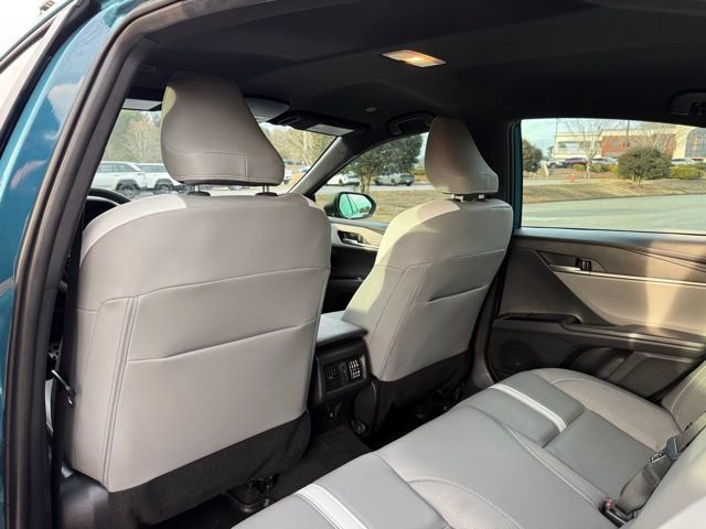 Used 2025 Toyota Camry SE w/ Convenience Package image 30