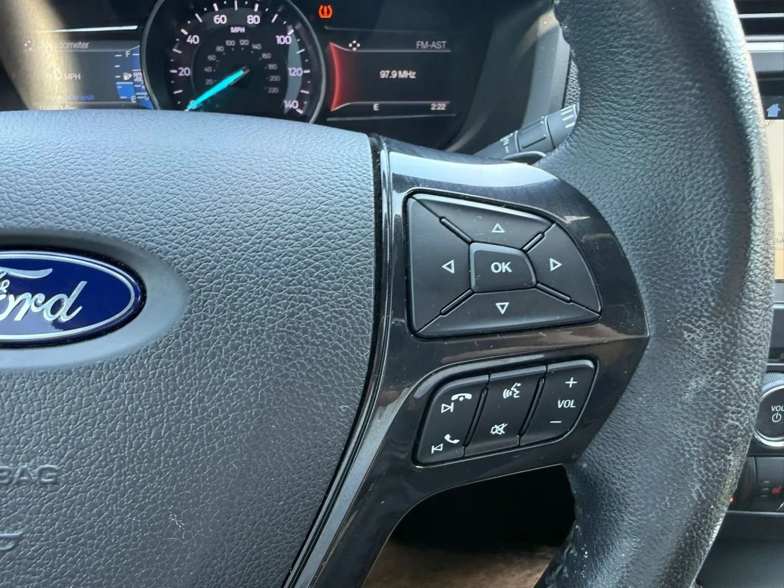 Used 2017 Ford Explorer XLT w/ Equipment Group 202A FWD image 31