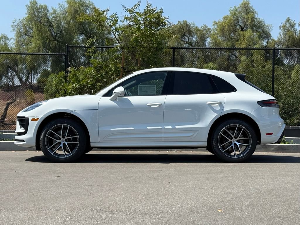 Used 2025 Porsche Macan image 2