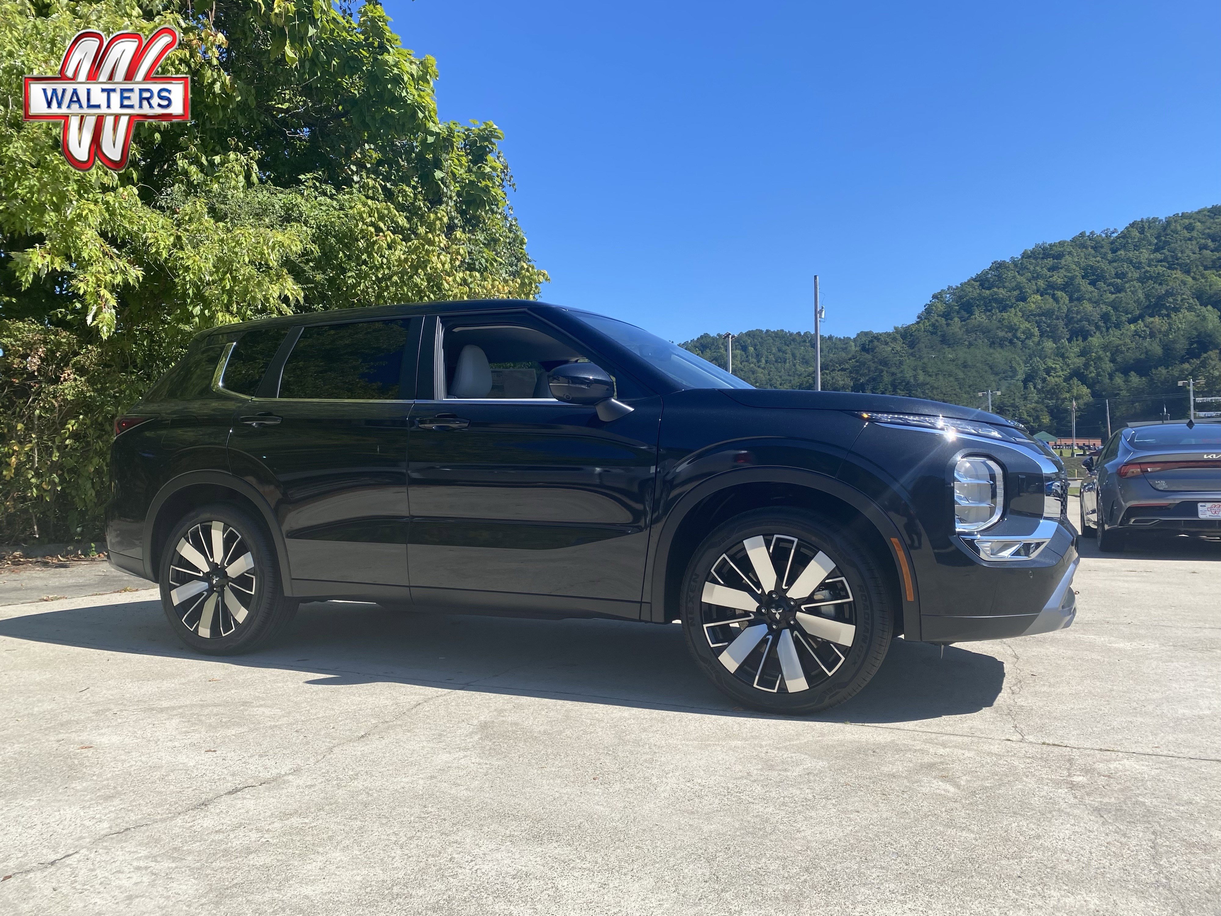 New 2025 Mitsubishi Outlander SE