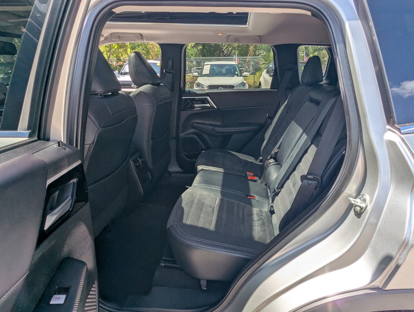 Used 2023 Mitsubishi Outlander SE FWD image 12