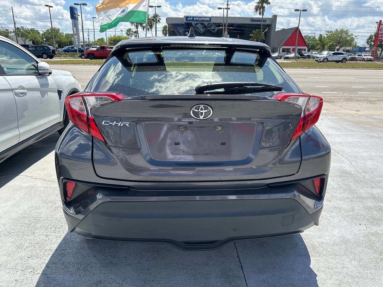 Used 2019 Toyota C-HR LE image 5
