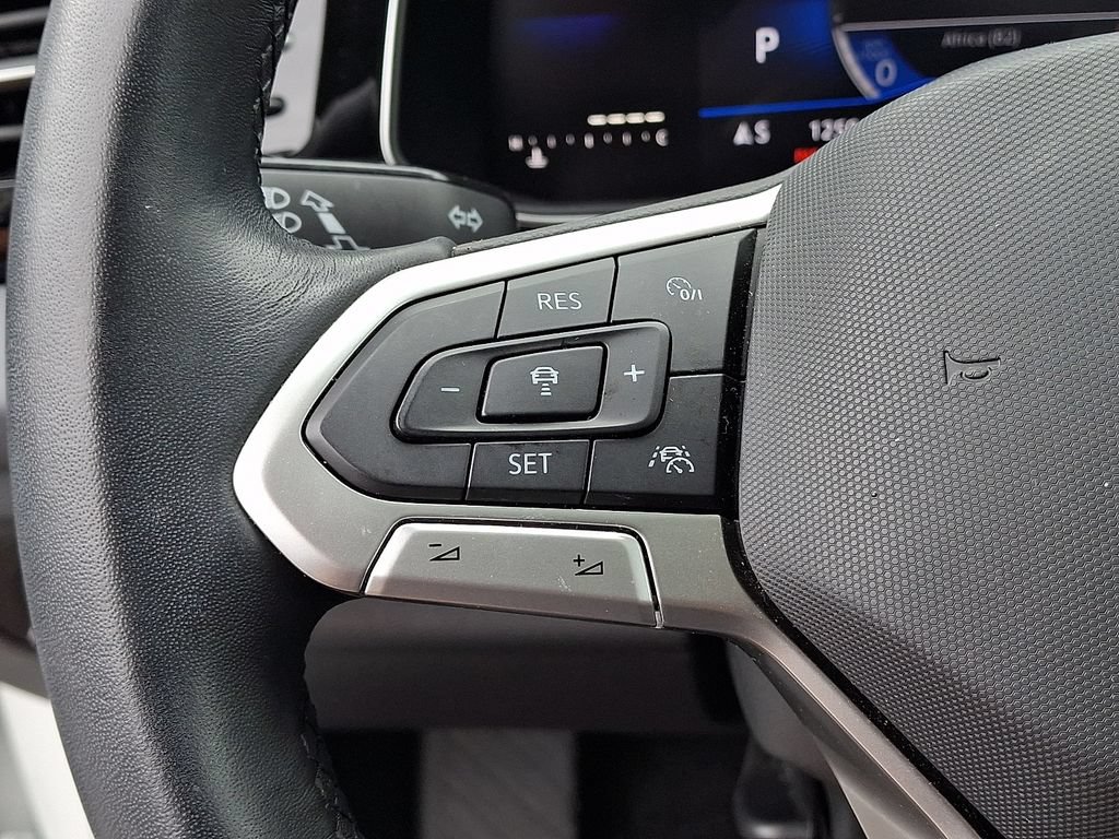 Used 2025 Volkswagen Jetta SE FWD image 23