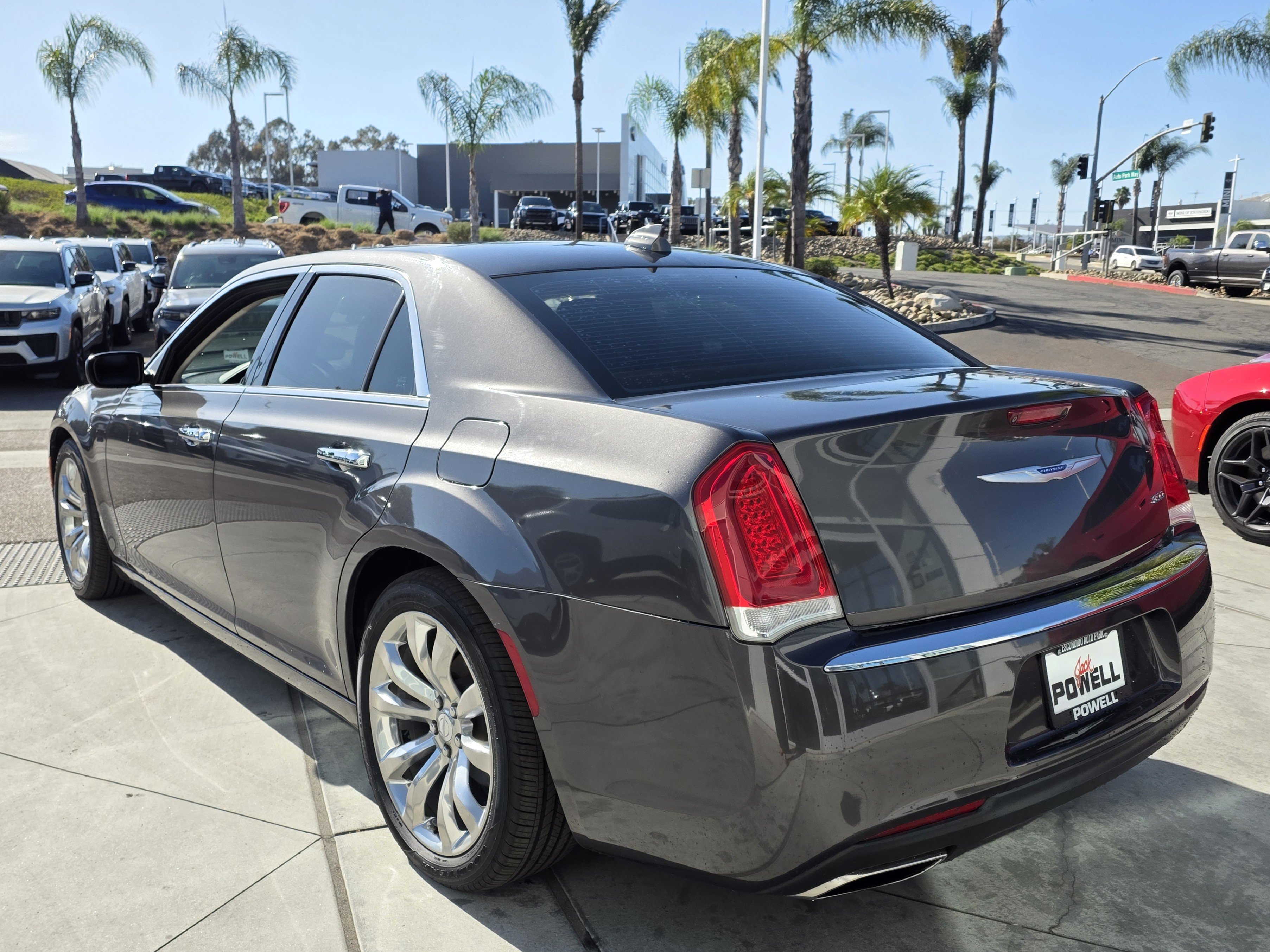 Used 2019 Chrysler 300 Limited RWD image 3