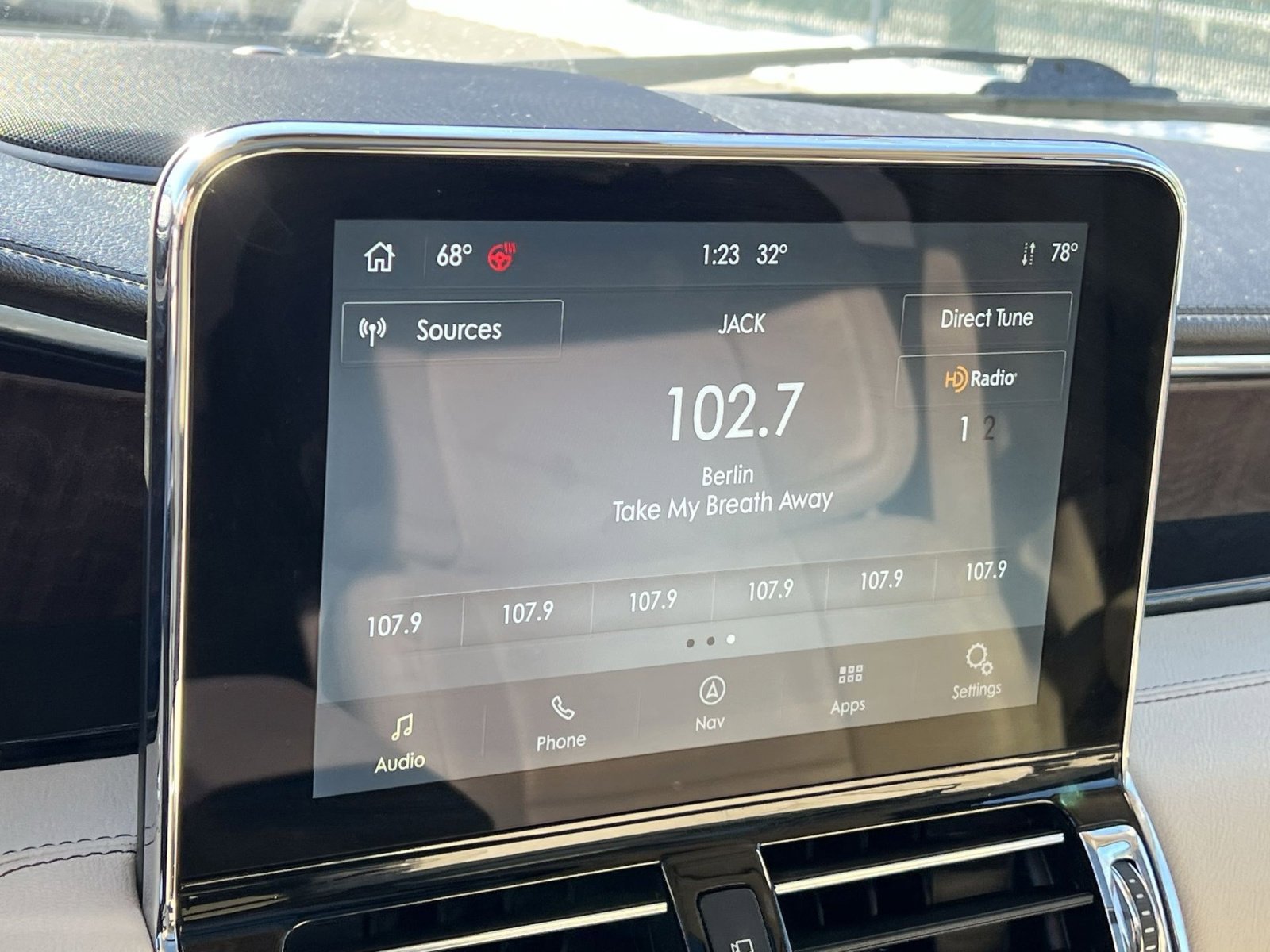 Used 2021 Lincoln Navigator Reserve w/ Luxury Package image 17