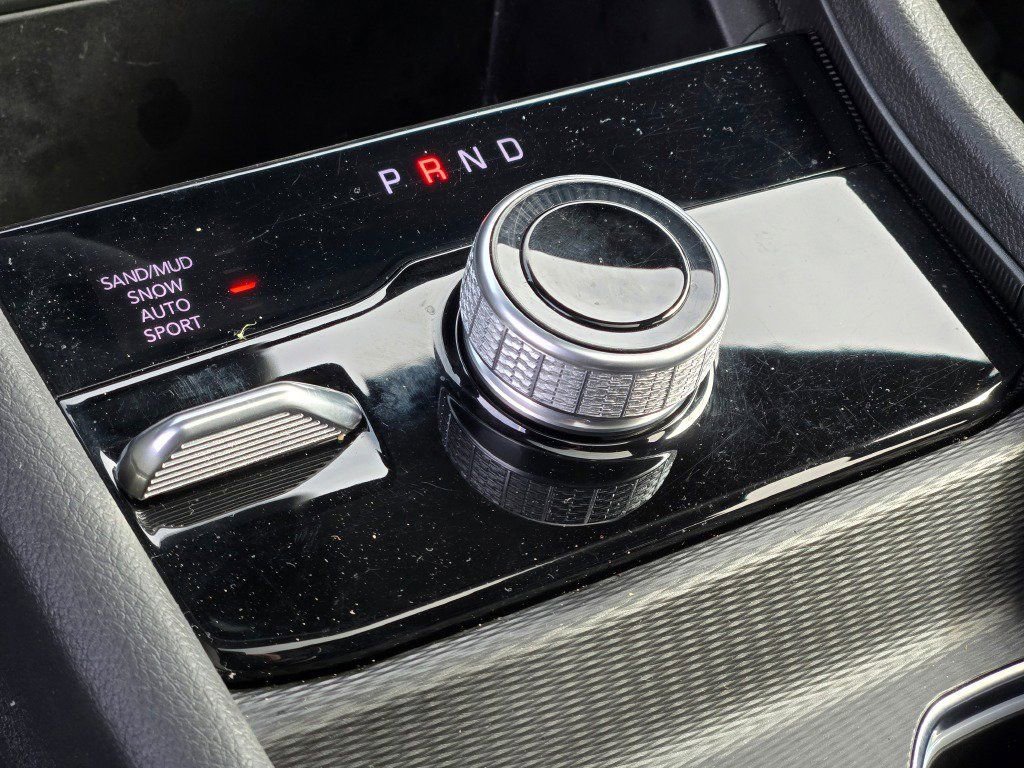 Used 2024 Jeep Grand Cherokee Limited w/ Black Appearance Package image 29