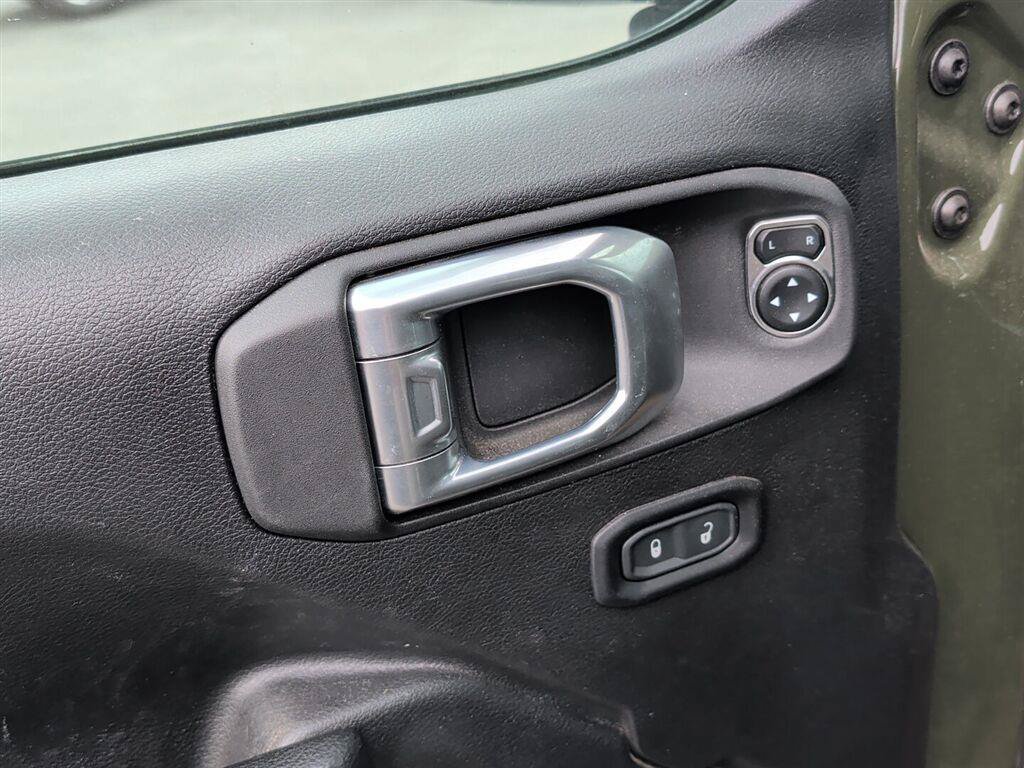 Used 2022 Jeep Gladiator Sport AWD/4WD image 16