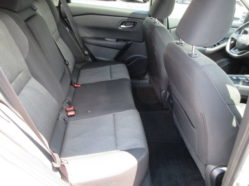 Used 2025 Nissan Rogue SV FWD image 16