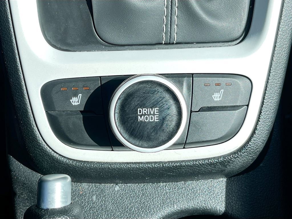 Used 2023 Hyundai Venue Limited w/ Cargo Package image 21