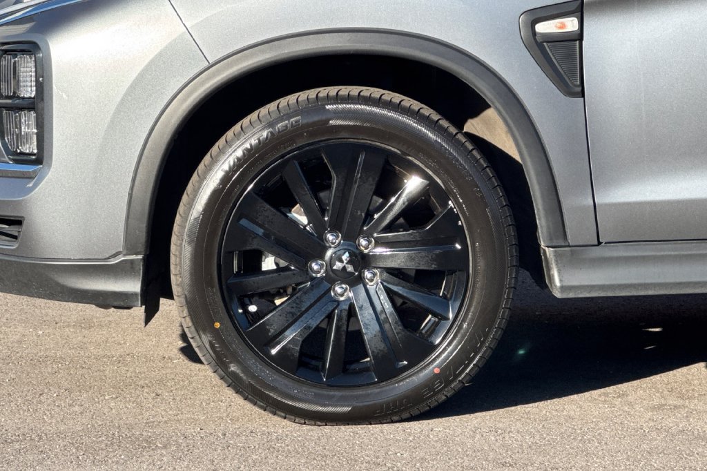 Used 2025 Mitsubishi Outlander Sport LE AWD/4WD image 10