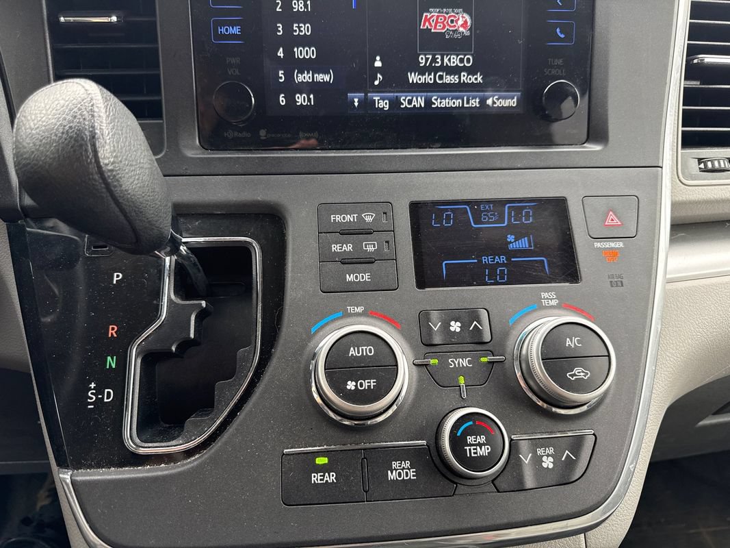 Used 2017 Toyota Sienna LE AWD/4WD image 40
