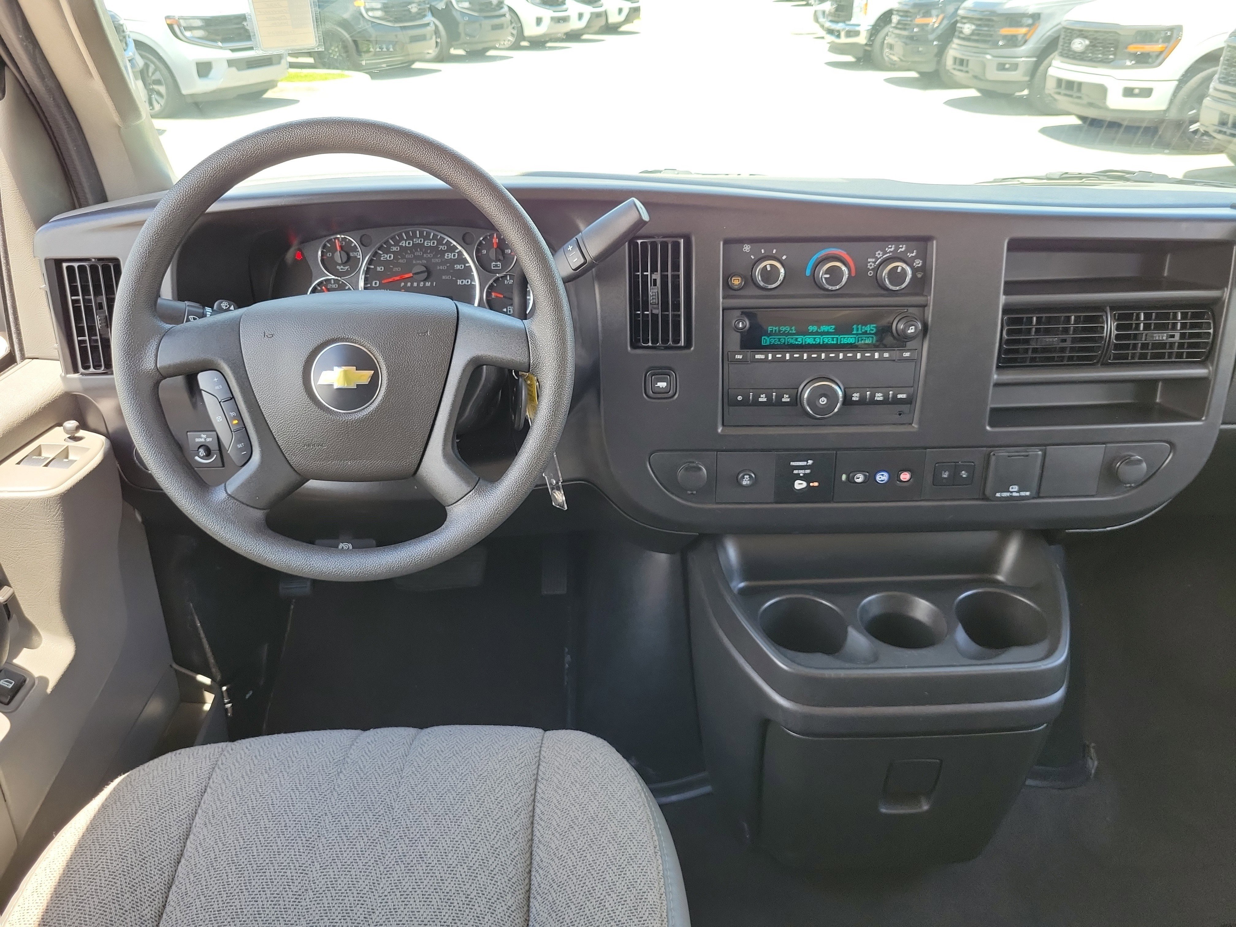 Used 2025 Chevrolet Express 3500 LT w/ LT Preferred Equipment Group RWD image 17