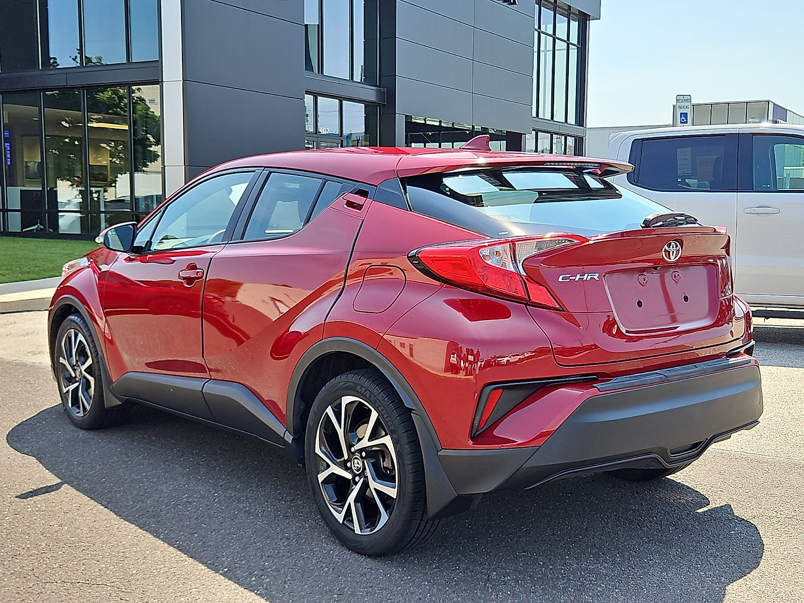 Used 2018 Toyota C-HR XLE FWD image 4