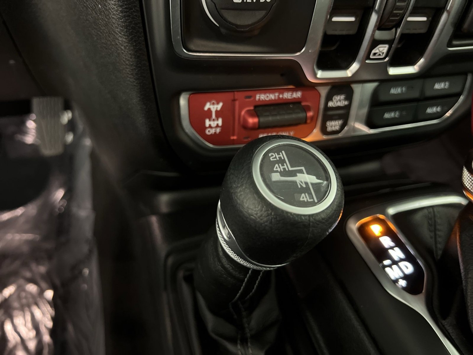 Used 2025 Jeep Wrangler Unlimited Rubicon AWD/4WD image 32