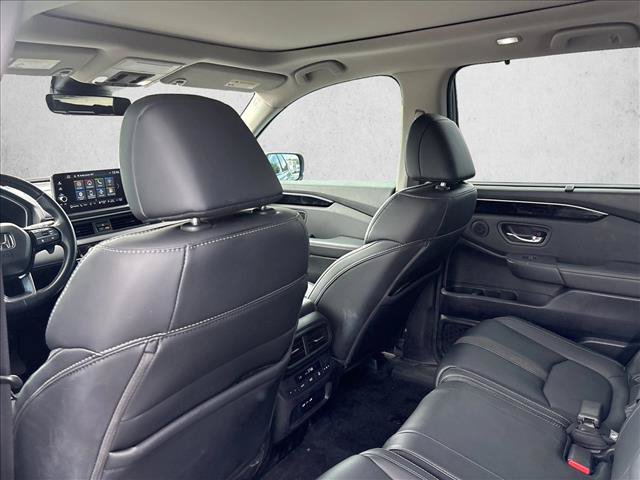 Used 2025 Honda Pilot Touring image 18