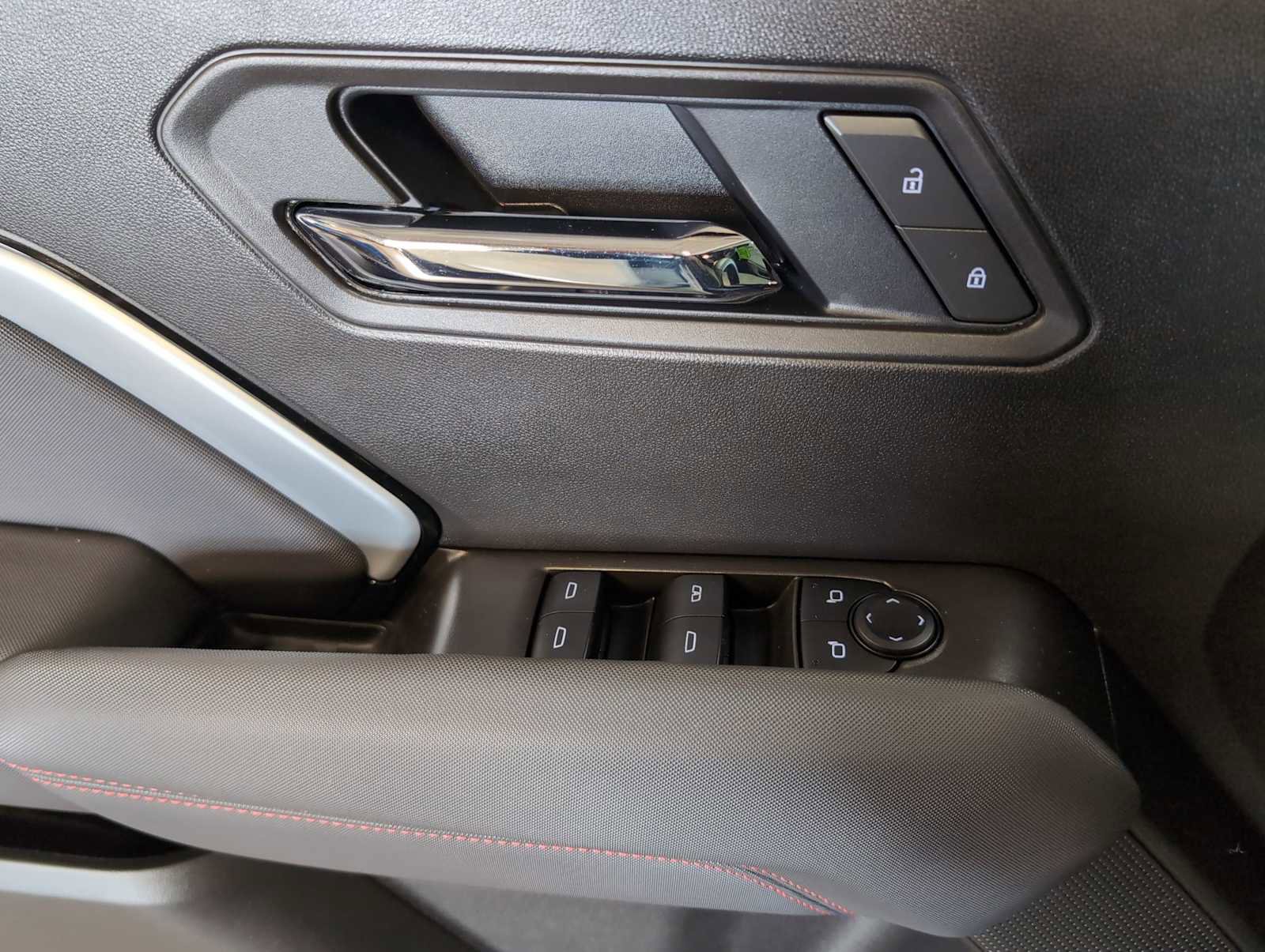 Used 2025 Chevrolet Colorado Z71 w/ Technology Package image 23