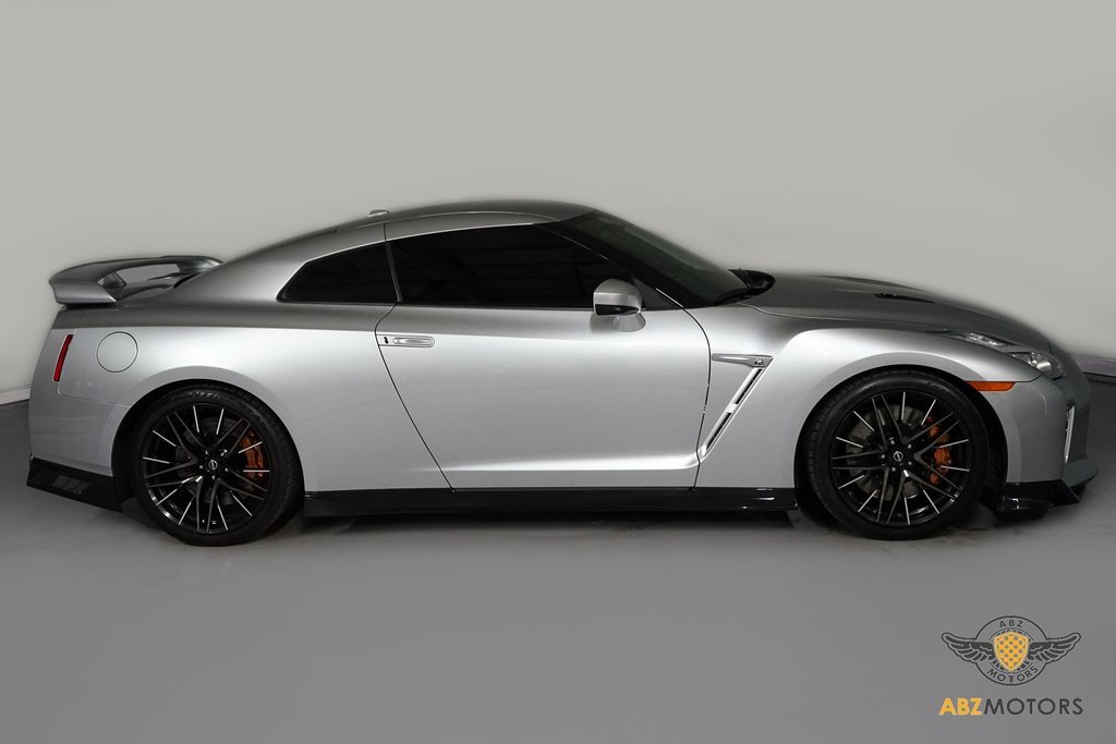 Used 2023 Nissan GT-R Premium w/ Premium Interior Package image 4