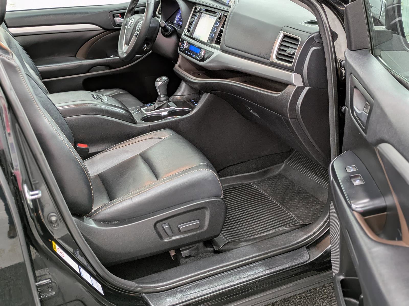 Used 2018 Toyota Highlander XLE image 21