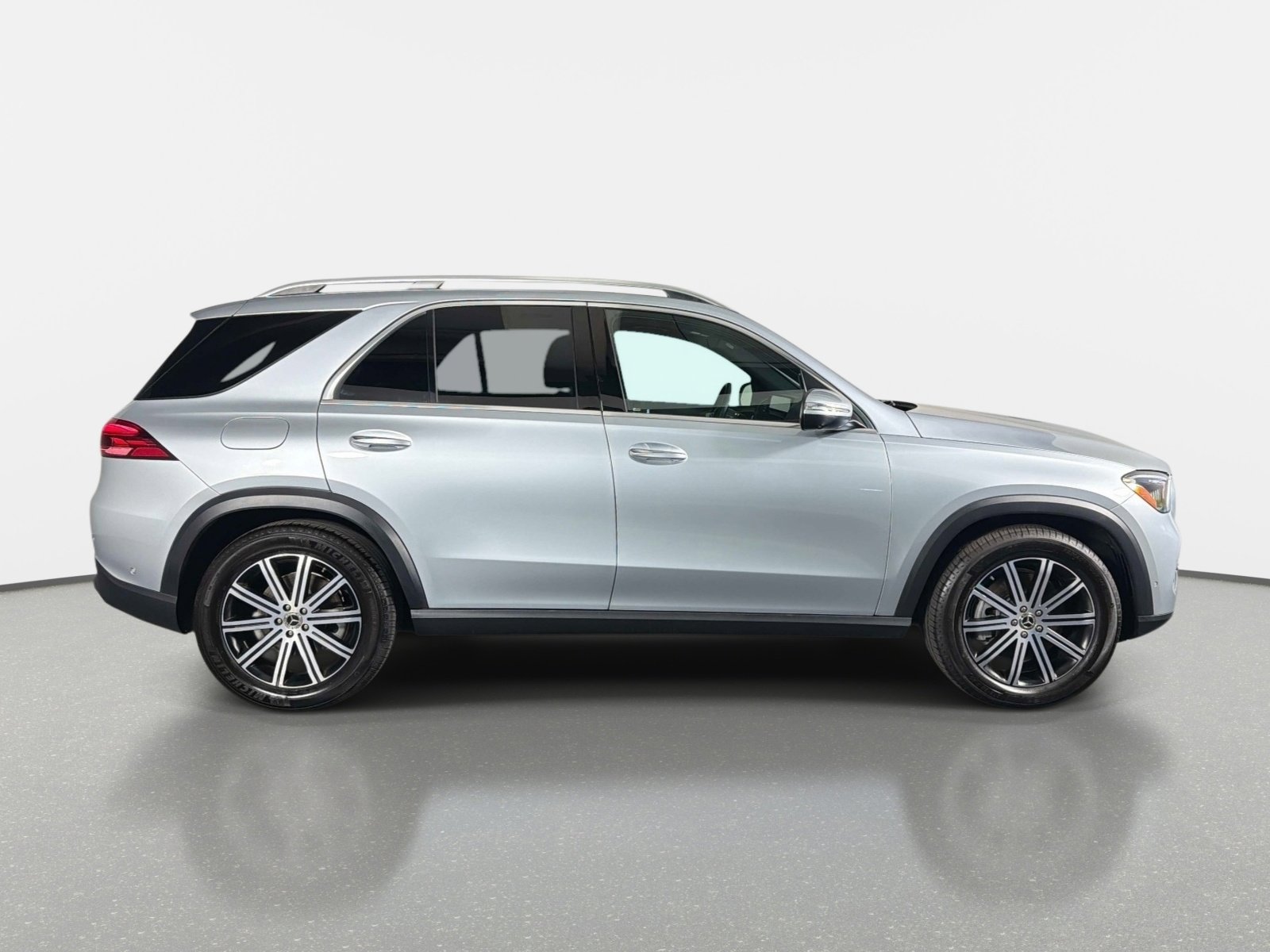 Used 2025 Mercedes-Benz GLE 450 4MATIC w/ Winter Package image 2