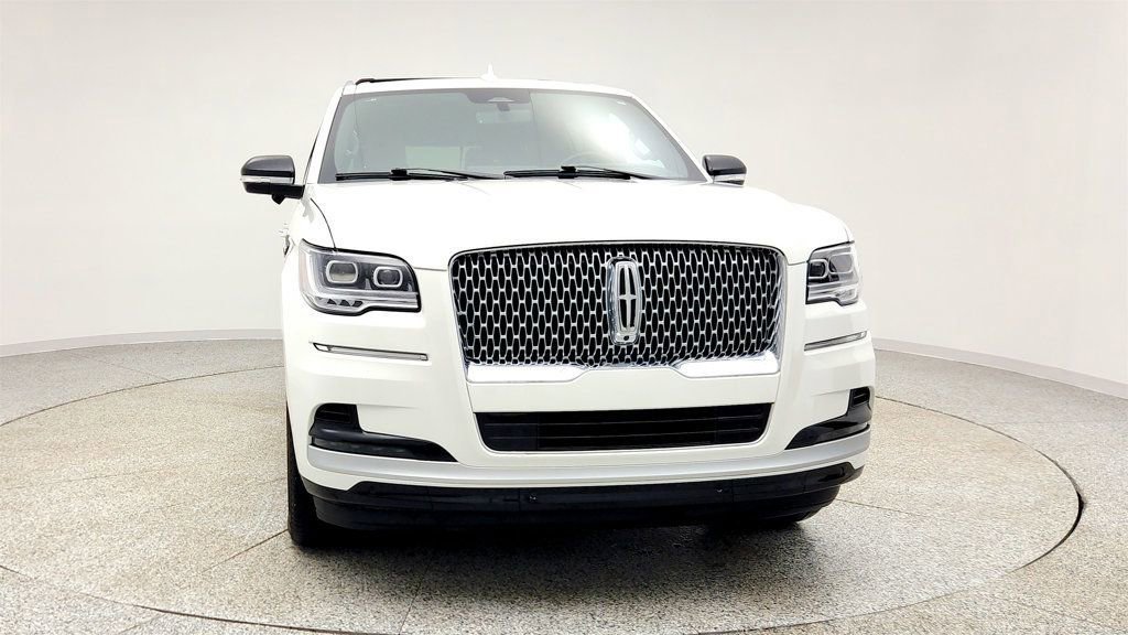 Used 2024 Lincoln Navigator Reserve AWD/4WD image 2