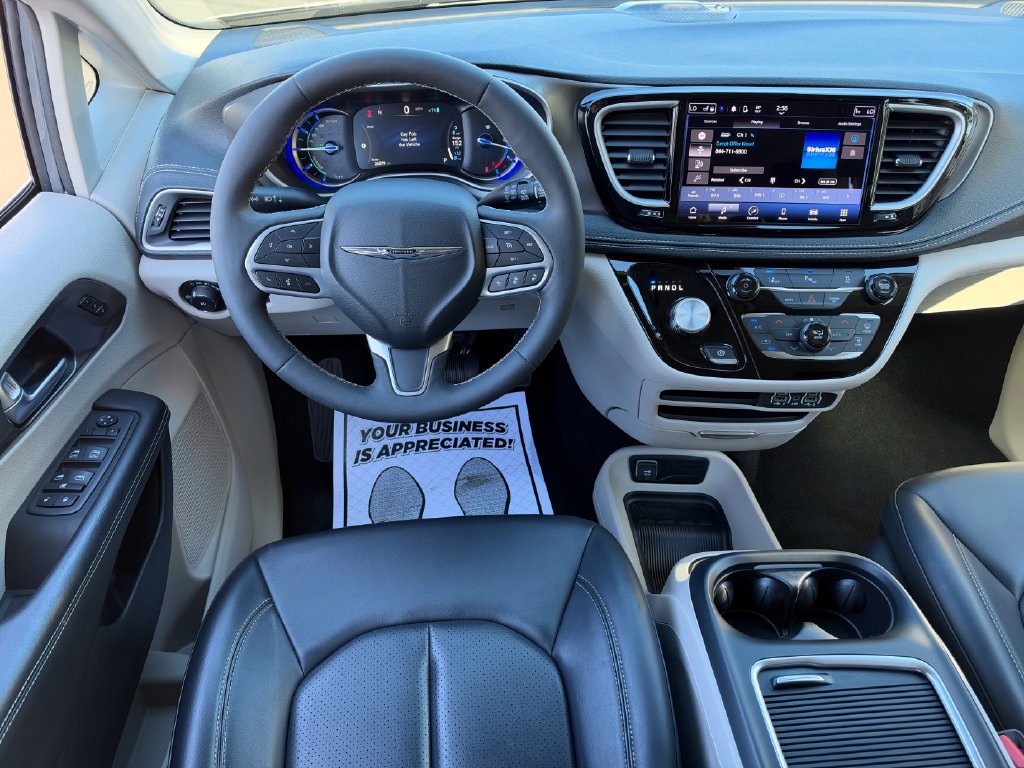 Used 2023 Chrysler Pacifica Touring-L FWD image 20