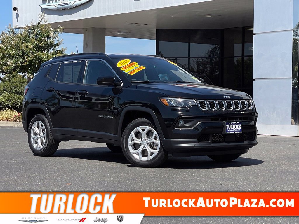 Used 2024 Jeep Compass Latitude AWD/4WD image 1