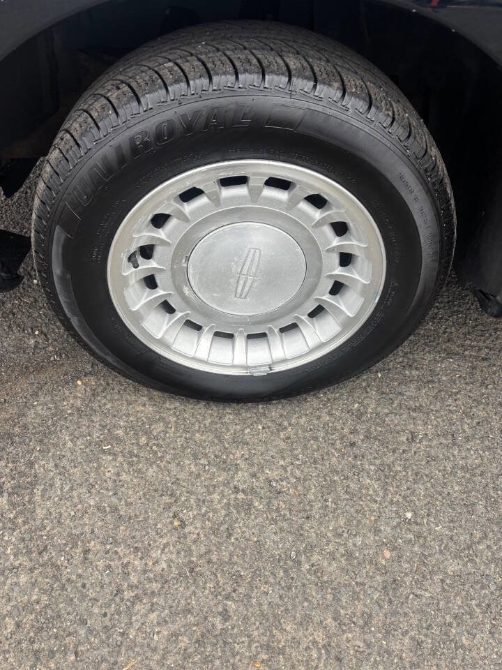 Used 2000 Lincoln Town Car Executive image 11