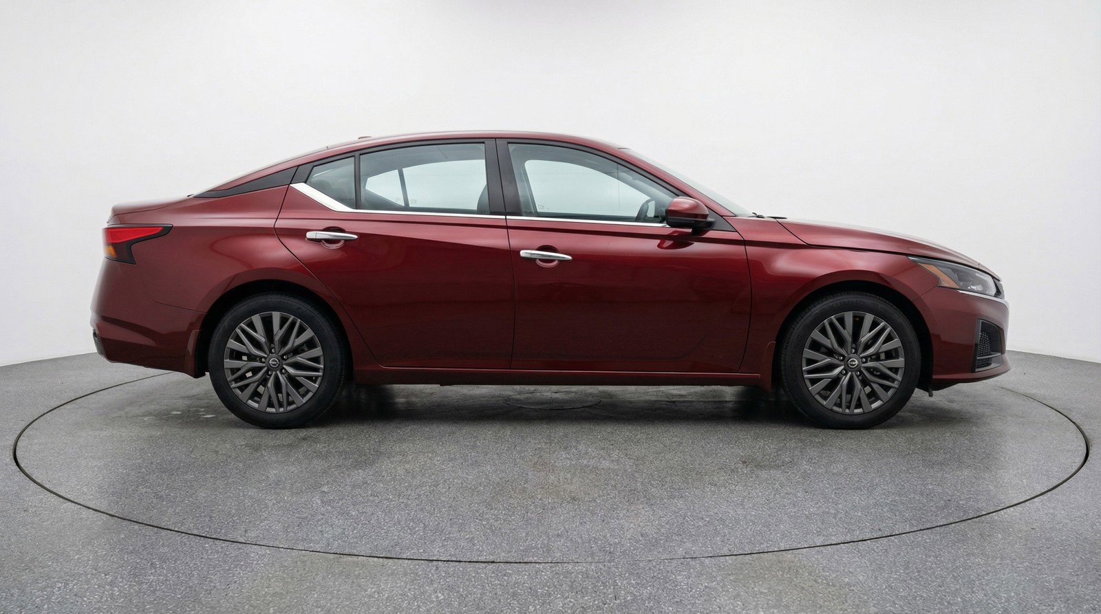 Used 2025 Nissan Altima 2.5 SV image 11