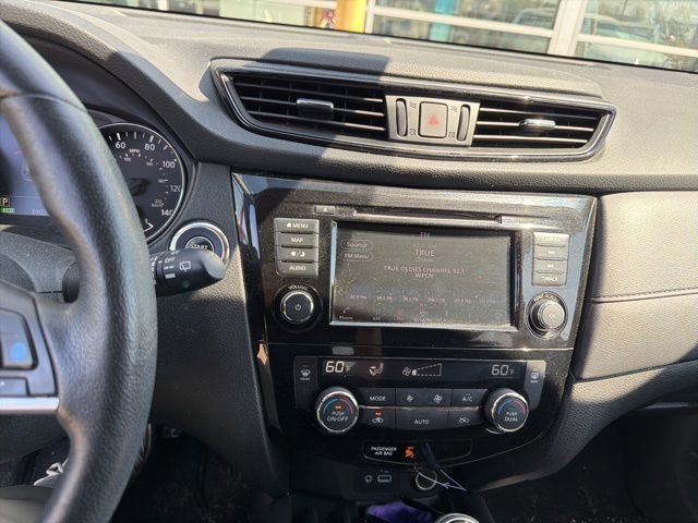 Used 2019 Nissan Rogue SV w/ Premium Package image 3