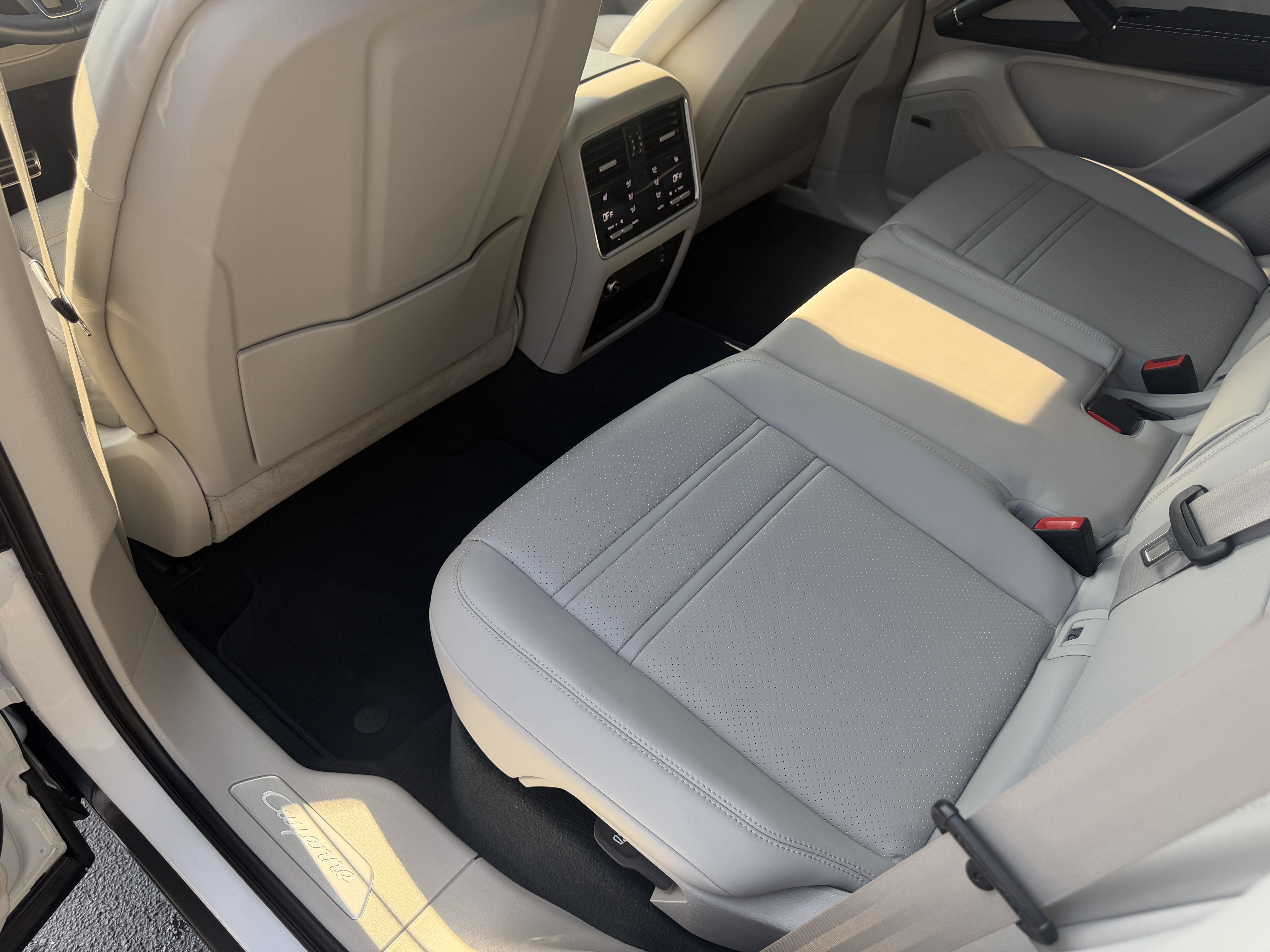 Certified 2023 Porsche Cayenne S Platinum AWD/4WD image 16