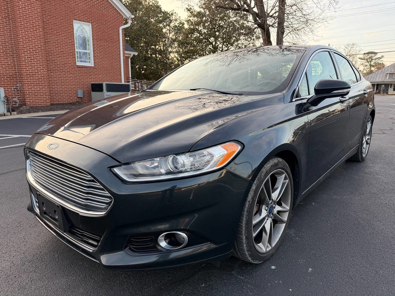 Used 2014 Ford Fusion Titanium image 2