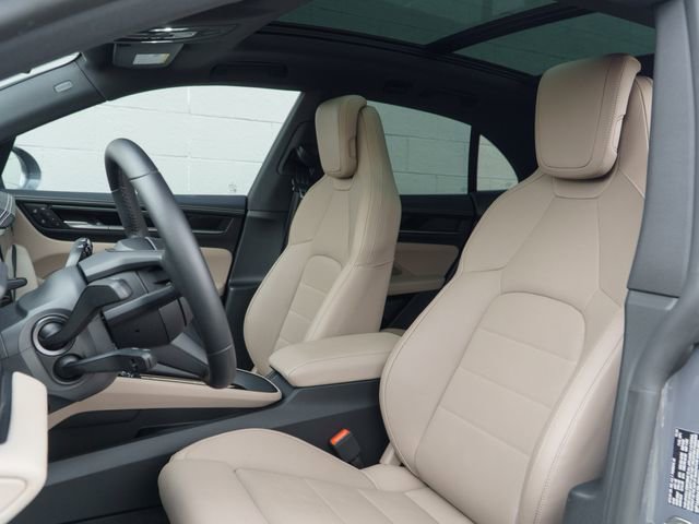 Certified 2025 Porsche Macan 4 Electric image 5