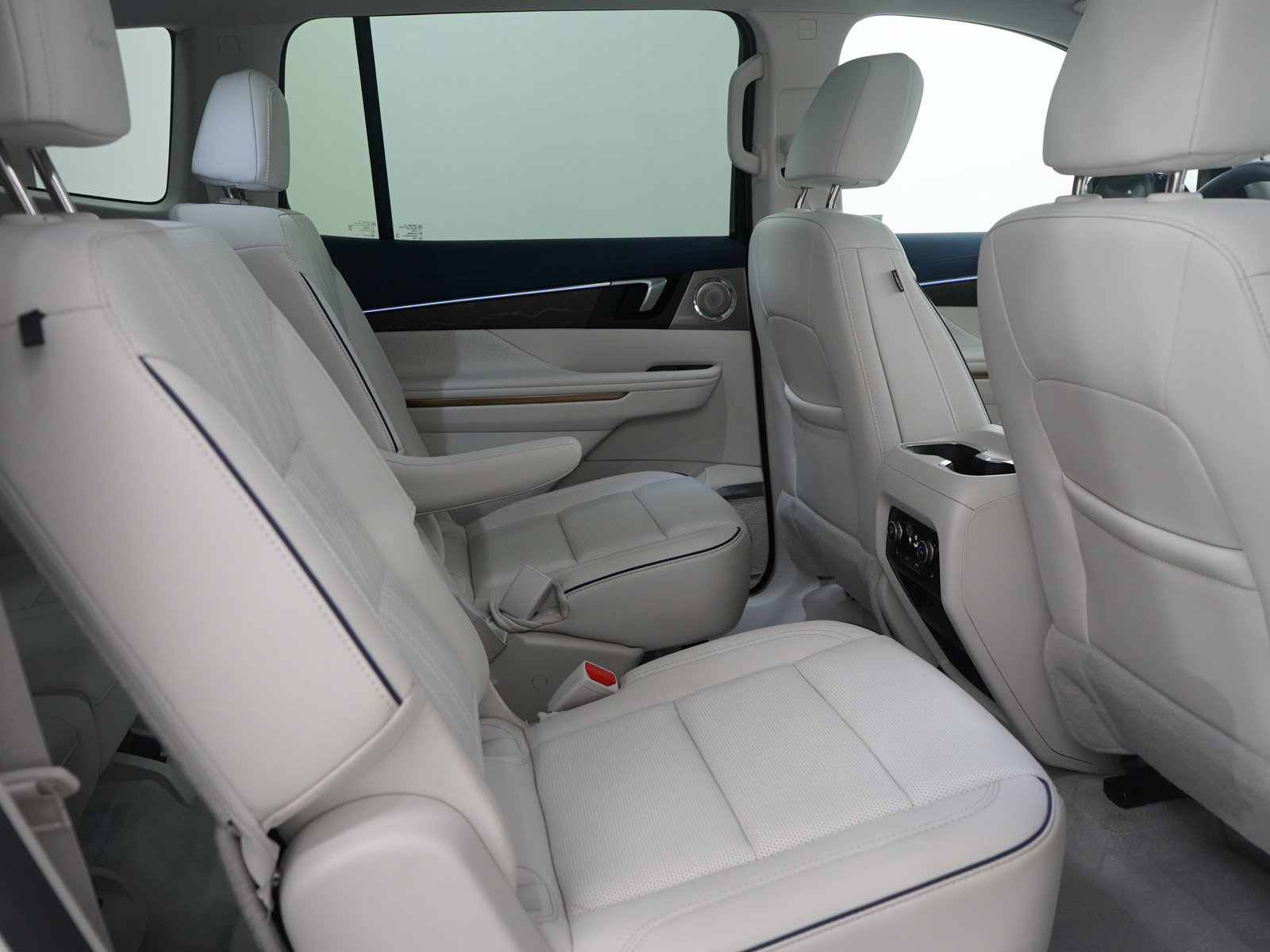 Used 2025 Buick Enclave Avenir image 16