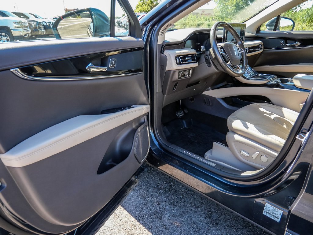 Used 2023 Lincoln Nautilus Reserve AWD/4WD image 32