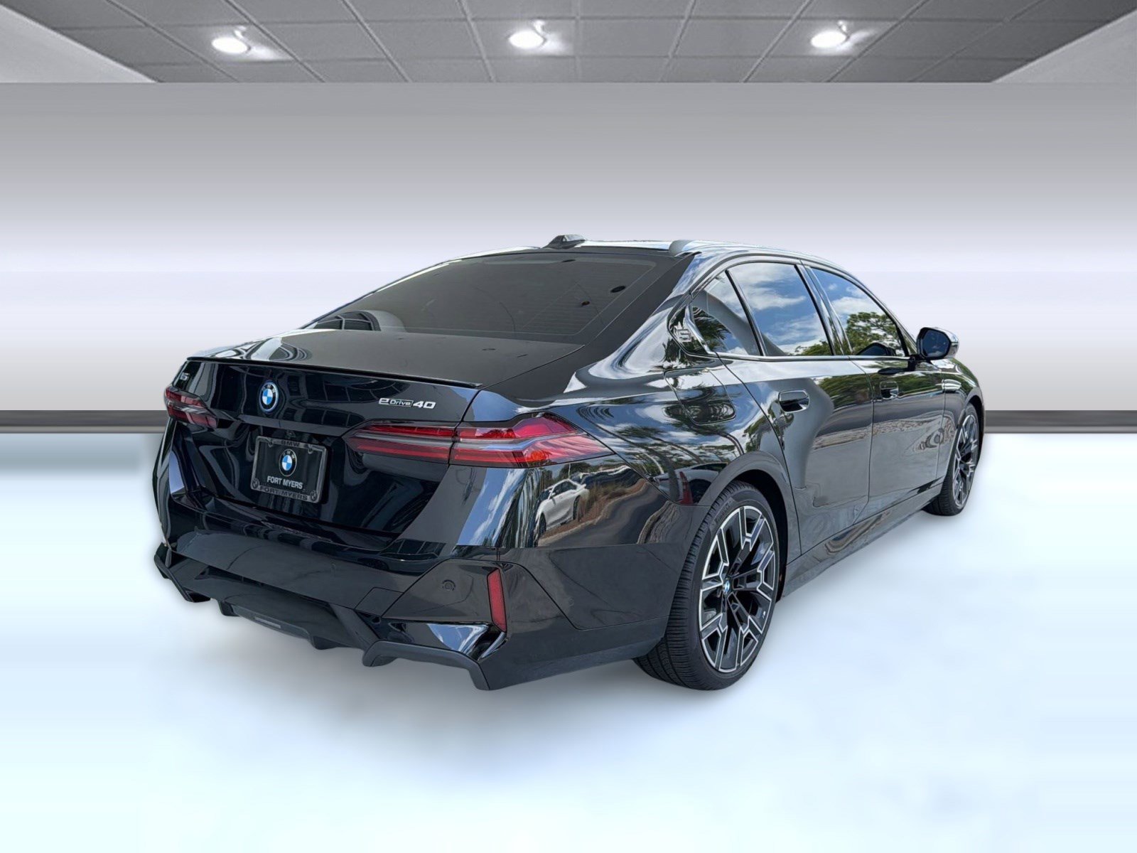 Used 2026 BMW i5 eDrive40 w/ M Sport Package RWD image 9
