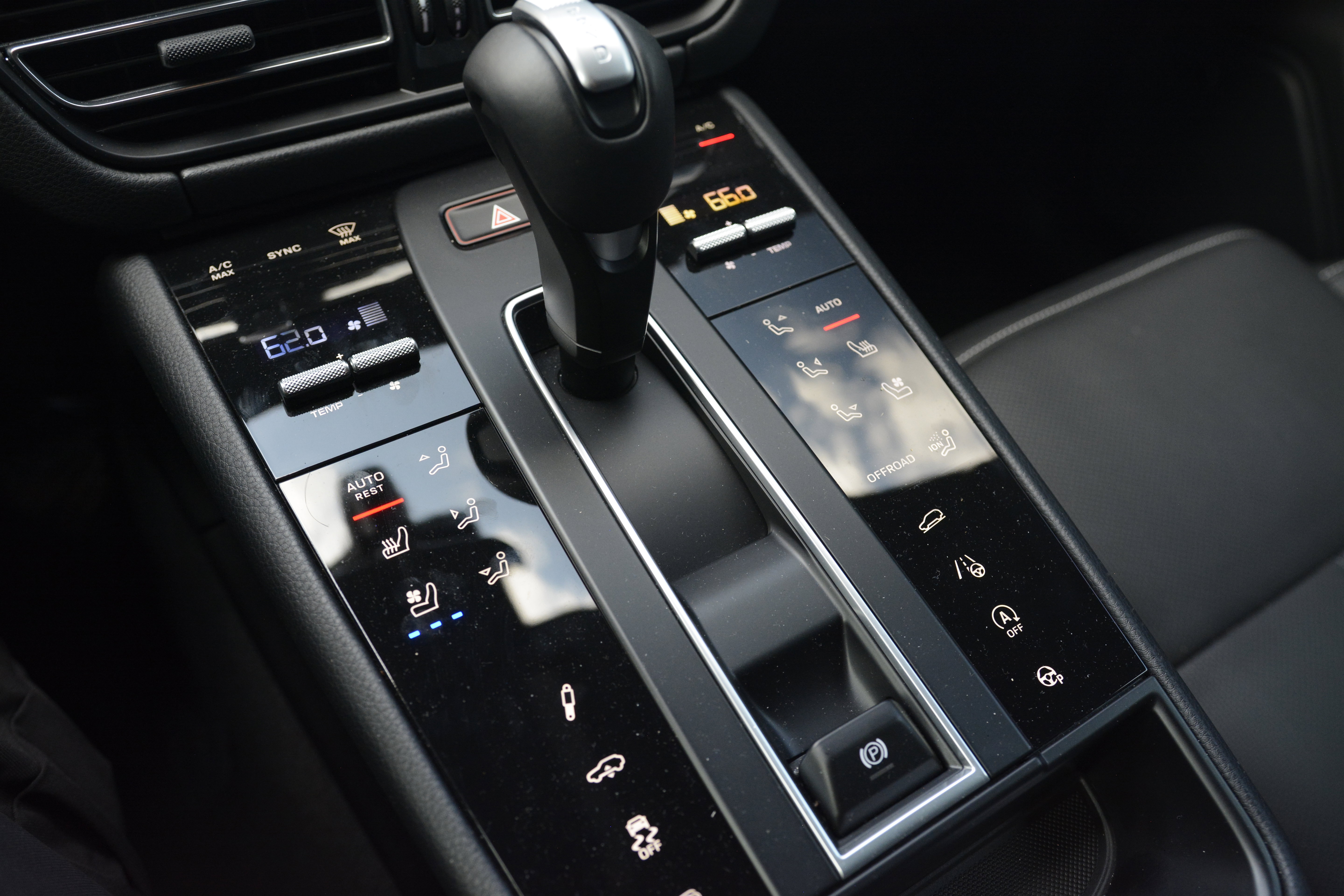 Certified 2026 Porsche Macan Turbo AWD/4WD image 25