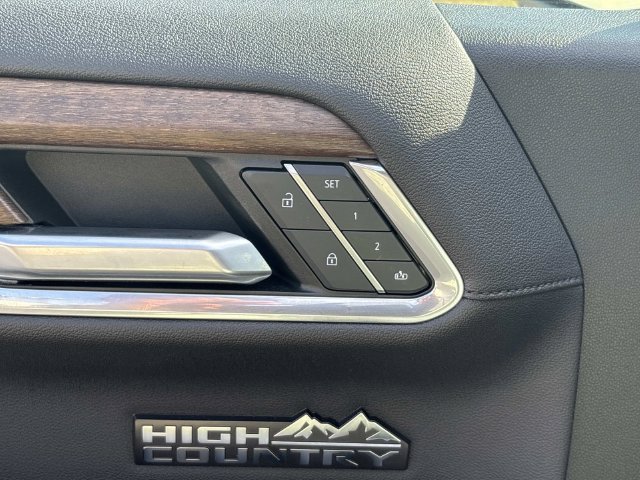 Used 2023 Chevrolet Silverado 1500 High Country w/ Technology Package AWD/4WD image 13
