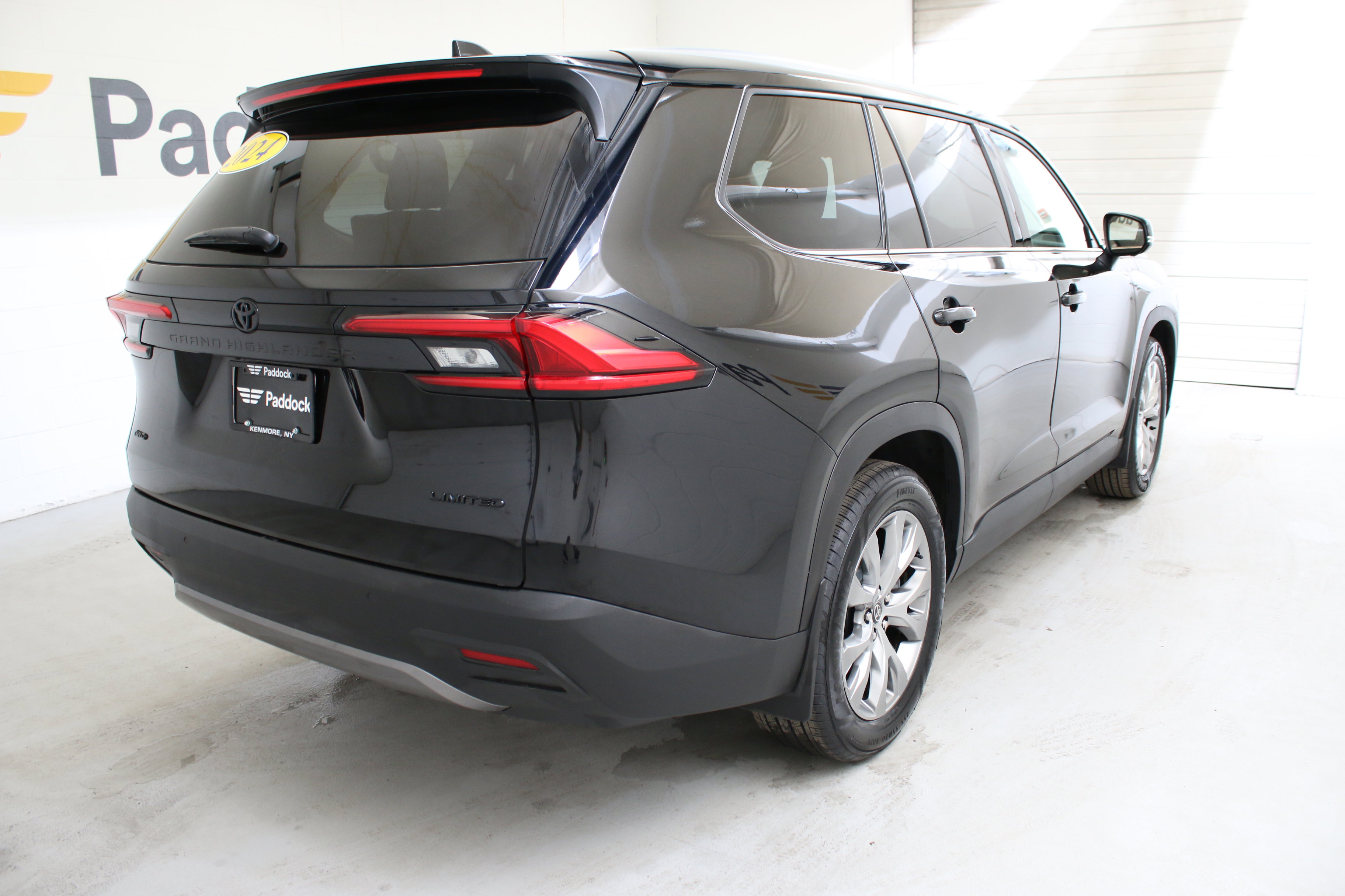Used 2024 Toyota Grand Highlander Limited image 9