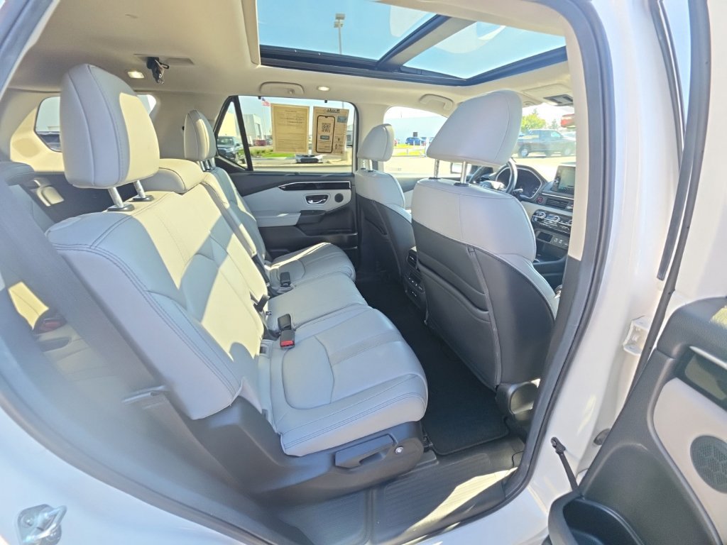 Certified 2025 Honda Pilot Touring image 32