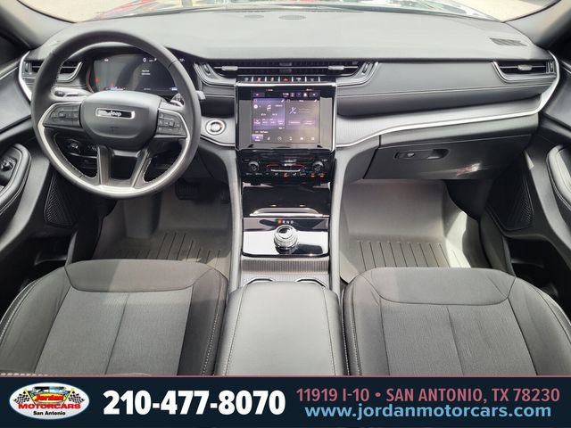 Used 2025 Jeep Grand Cherokee Laredo X RWD image 13
