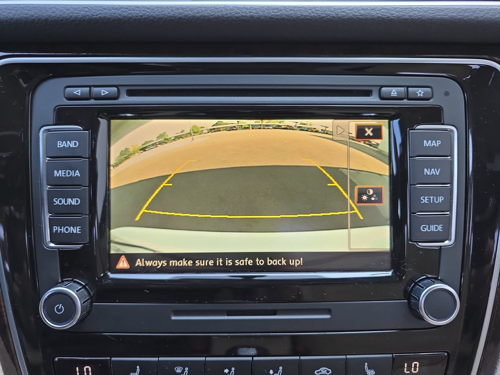 Used 2015 Volkswagen Passat 1.8T SEL Premium FWD image 26