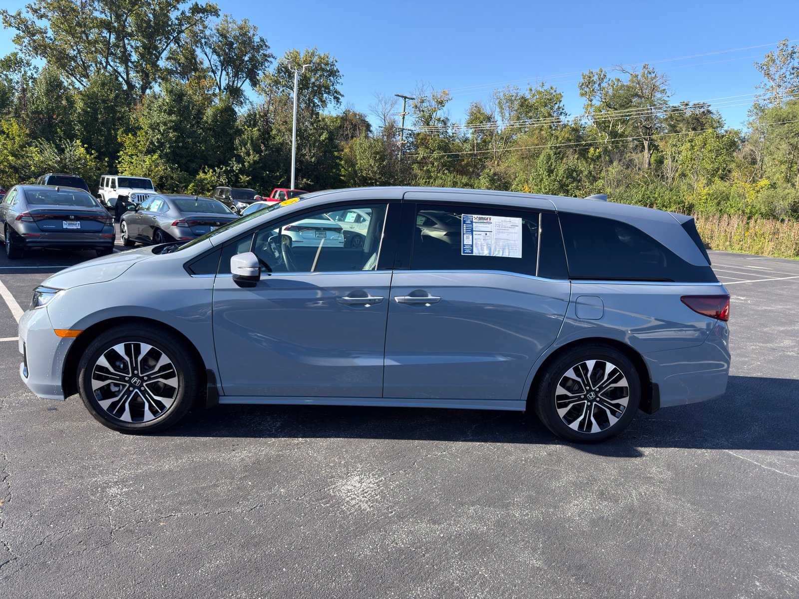 Used 2025 Honda Odyssey Elite image 3